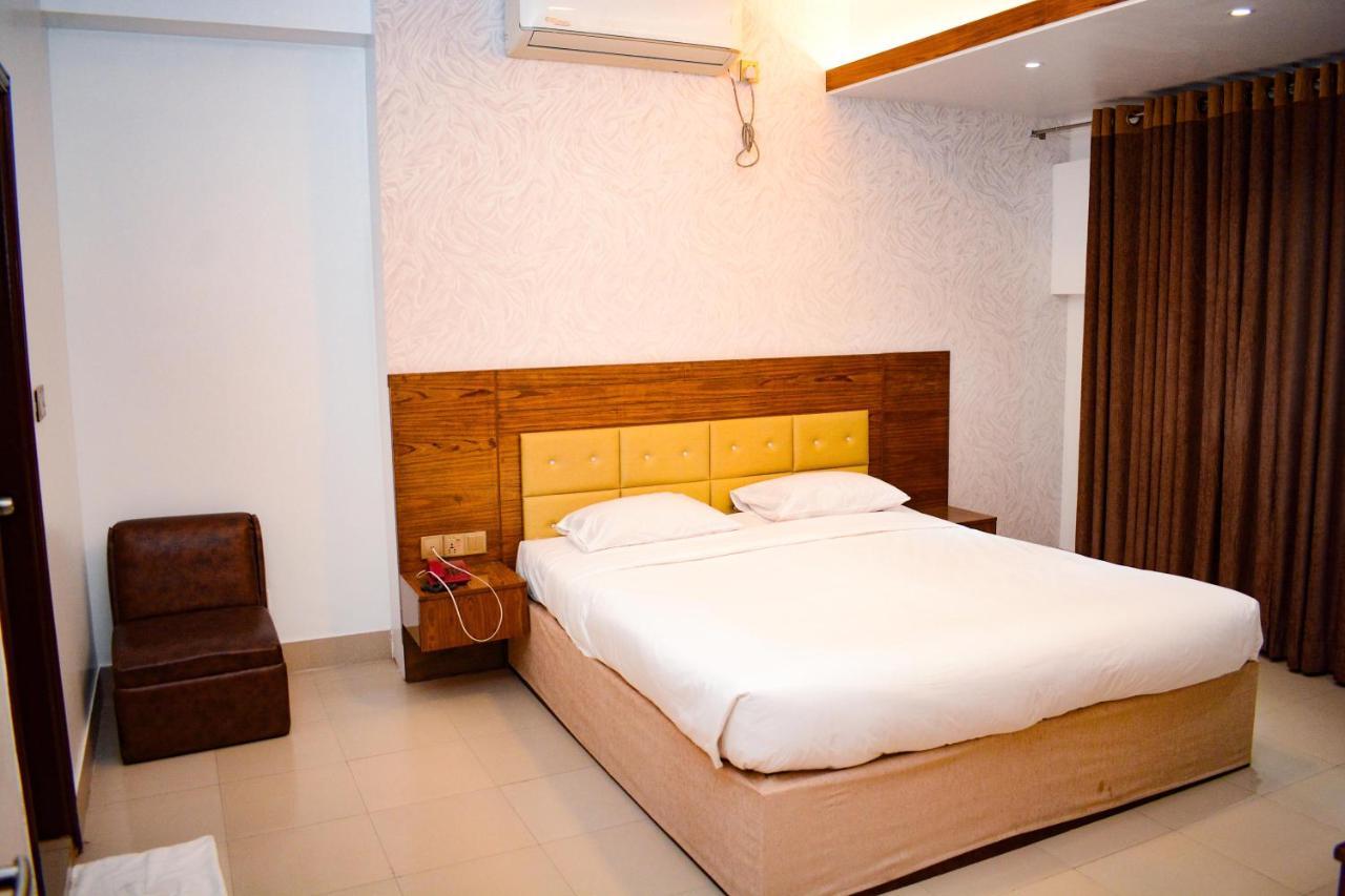 The Alina Hotel & Suites Chittagong Esterno foto
