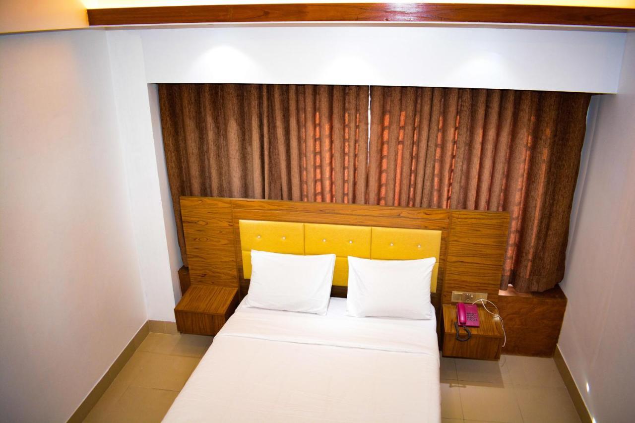 The Alina Hotel & Suites Chittagong Esterno foto